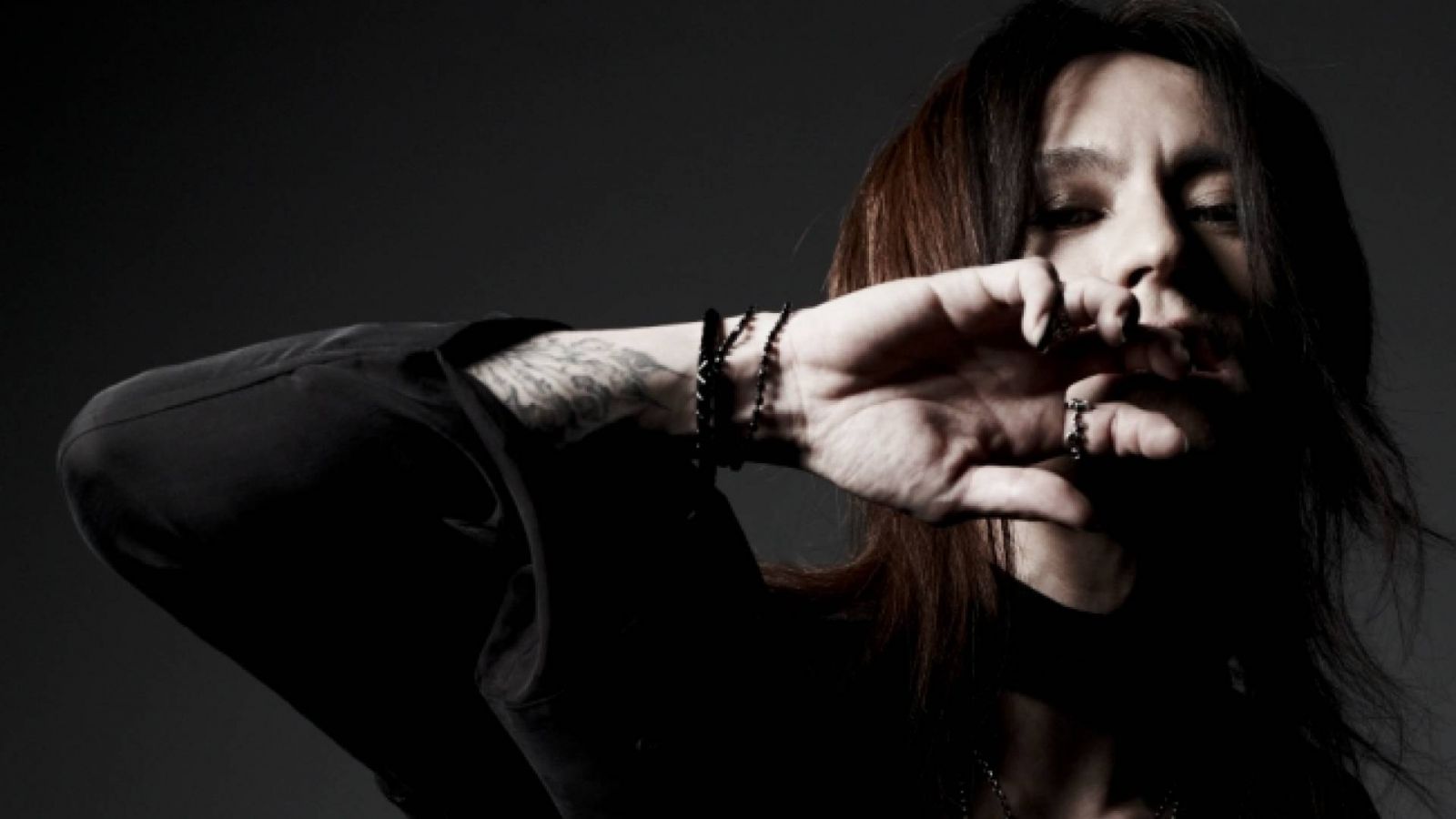 Entrevista com SUGIZO © SUGIZO